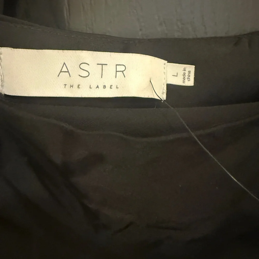 ASTR The Label Puff Sleeve One Shoulder Satin Top | Black | Large | NWT